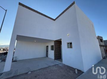 Casa · 124m² · 3 Recámaras · 1 Estacionamiento · Casa en Cerrada Al Ote. de La Ciudad de Torreón