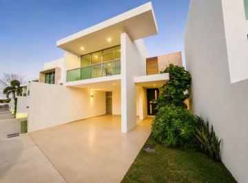 1 · Casa en Venta Colonia Altabrisa Merida Yucatan