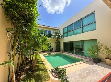 Casa de 4 habitaciones, Mérida · En Venta Exclusiva Residencia Contemporánea con Piscina en Montecristo