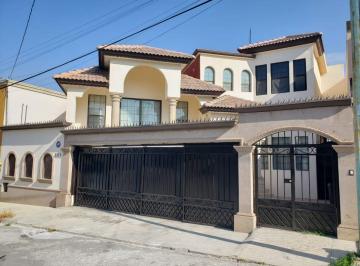 Casa de 4 habitaciones, Saltillo · Casa de 420 m² con 4 Recámaras en Venta en Los Pinos