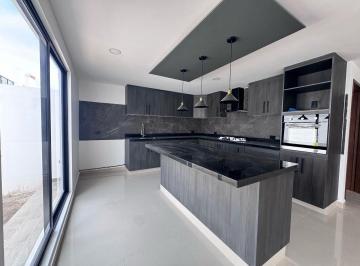 Casa · 267m² · 4 Recámaras · 2 Estacionamientos · Casa en Venta en Lomas de Angelópolis III, Parque Queretaro