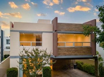 Casa en condominio de 5 habitaciones, Zapopan · Casa en Venta Zona Real Coto Arauca I