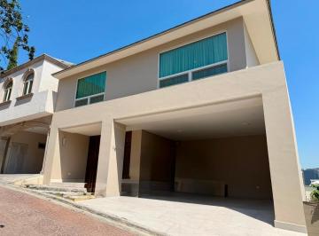 1 · Casa en Venta en Valle Oriente