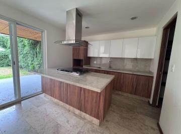 Casa · 261m² · 3 Recámaras · 2 Estacionamientos · Casa en Venta en Zavaleta