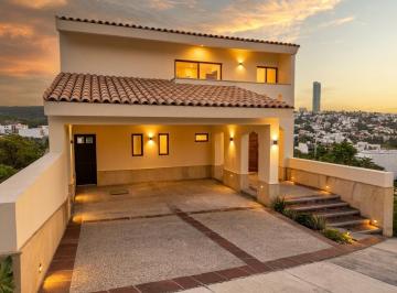 Casa · 325m² · 3 Recámaras · 2 Estacionamientos · Renta Casa en Zanda Residencial Al Norte de La Ciudad