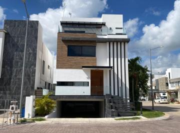 Casa · 360m² · 4 Recámaras · 2 Estacionamientos · Casa en Renta, 4 Recámaras, Paneles Solares, Piscina, Aqua By Cumbres, Av Huayacán, Cancún.