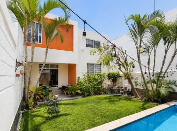 Casa de 3 habitaciones, Cuernavaca · Casa con Alberca en Privada Al Norte de Cuernavaca