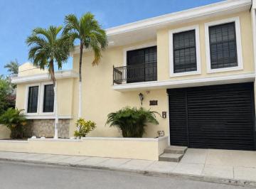 Casa · 369m² · 4 Recámaras · 2 Estacionamientos · Casa en Colonia Altavista