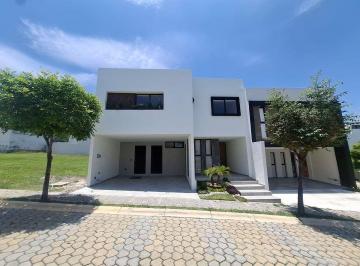 8de286aa4cef8cc33c24651568cbdc69738b5d38bd60b6151f2730abe0705f93 · Parque Aguascalientes Casa de Cuatro Recámaras en Venta