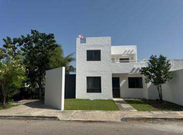 Casa de 3 habitaciones, Mérida · Casa en Renta en Esquina en Las Américas