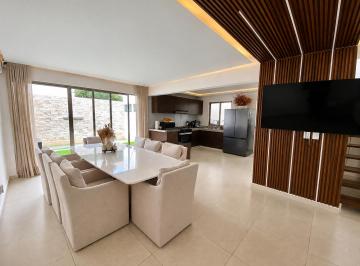 Casa de 3 habitaciones, Villahermosa · Casa de 3 Habitaciones, con Alberca, Amueblada, Situada en Sol Campestre.