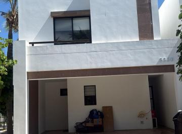 Casa de 3 habitaciones, Mazatlán · Casa en Renta Anual Amueblada en Palmilla Residencial, Mazatlán – Frente a La Alberca