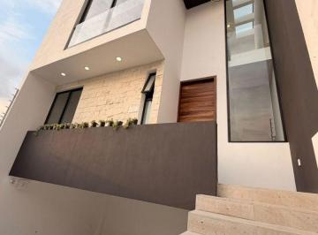 Casa de 4 habitaciones, San Pedro Tlaquepaque · Casa de 209 m² con 4 Recámaras con Baños Completos en Paisajes del Tesoro