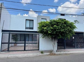 1 · Casa en Renta en Jardines de Queretaro, Centrica y Amplia