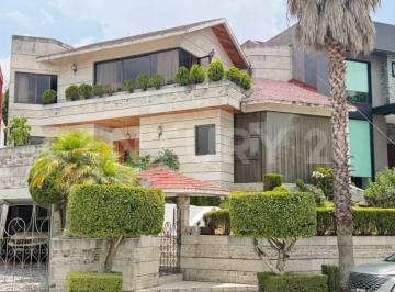 Casa · 420m² · 3 Recámaras · 4 Estacionamientos · Venta Casa Club de Golf Bellavista Atizapan 11401