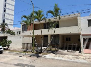 Casa · 350m² · 1 Estacionamiento · Casa en Renta Uso Comercial Providencia