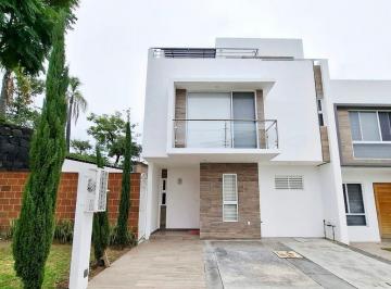 Casa · 194m² · 3 Recámaras · 2 Estacionamientos · Casa en Venta, Lomas de Angelópolis Puebla, Natura II, Barrio Cascatta, Cluster con Alberca, con Exc