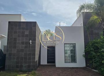 Casa · 120m² · 2 Recámaras · 2 Estacionamientos · Casa en Renta Parque Verde Celaya