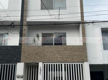 Casa · 180m² · 2 Recámaras · 2 Estacionamientos · Casa en Venta en Lázaro Garza Ayala