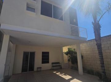Casa · 3 Recámaras · 2 Estacionamientos · Casa en Renta en Punta Santa Monica