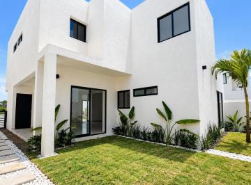 Casa · 145m² · 3 Recámaras · 2 Estacionamientos · Casa en Venta con Recámara en Planta Baja en La Riviera Veracruzana | Residencial Las Higueras