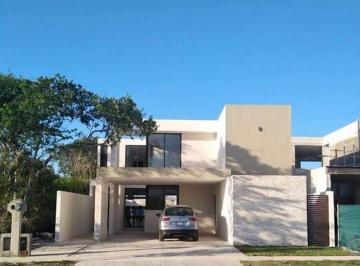 d16f93a28b8e085e84ea15ff075574d212715915dfe4ac6f1ad58f2f61c703d7 · Casa de 4 Recámaras + Cuarto de Servicio, en Residencial Parque Natura en Cholul