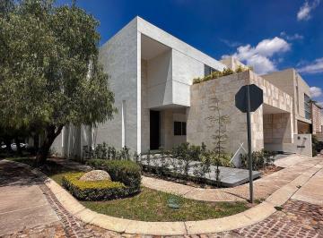 Casa · 440m² · 4 Recámaras · 2 Estacionamientos · Casa Luciana en Venta en Terranza