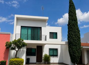 Casa en condominio de 4 habitaciones, Zapopan · Casa Dentro de Coto con Habitacion Planta Baja