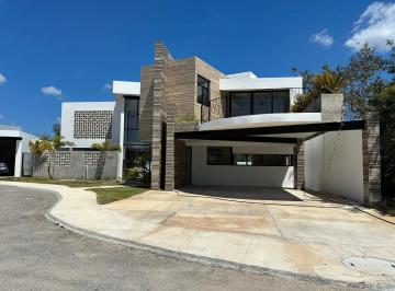 Casa en condominio · 348m² · 4 Recámaras · 6 Estacionamientos · Casa en Condominio en Blanca Residencial, Mérida