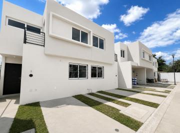 Casa · 96m² · 3 Recámaras · 2 Estacionamientos · Casa en Venta Zona Jardin Real
