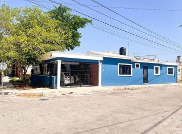 c8b03a6b3a39cf0bc12d15aa5258a03860e1830abfee81e7239f987335f73c6c · Casa de Una Planta con Consultorio Independiente en Chuburná de Hidalgo