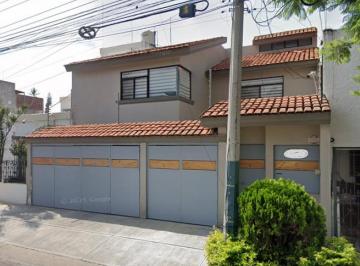 Casa de 4 habitaciones, Zapopan · Casa en Venta Jardines del Sol ¡Invierte en Una Propiedad de Recuperaciòn Hipotecaria!