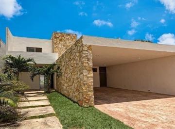 5acebacdf1d8d3861180c320b9842fa70165ecda429a034d0b33cbb82e88c9b9 · Casa en Venta en Conkal con Piscina y Acabados de Lujo