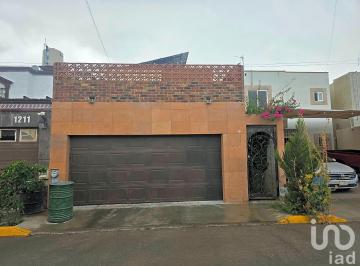 Casa · 214m² · 3 Recámaras · 2 Estacionamientos · Casa en Venta en Gomez Morin Zona Plaza Bensa por Las Palmas
