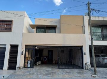 Casa · 188m² · 3 Recámaras · 2 Estacionamientos · Casa en Venta en C. Paseo Pamplona, Rinconada Colonial, Apodaca N. L.