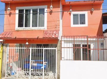 Casa de 3 habitaciones, Centro · Casa en Venta!