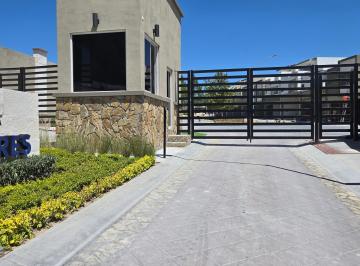 Casa de 3 habitaciones, Santa Catarina · Casa en Fracc Privado Para Estrenar