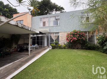 Casa · 221m² · 4 Recámaras · 2 Estacionamientos · Casa en Venta Dentro del Fraccionamiento Manantiales