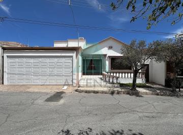 Casa · 462m² · 4 Recámaras · 4 Estacionamientos · Renta de Casa en Fracc. Quintas del Sol, Flovil