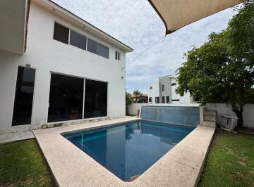 Casa · 430m² · 4 Recámaras · 3 Estacionamientos · Casa en Venta en Paraiso Country Club