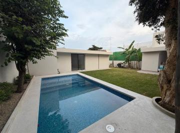 Casa · 265m² · 3 Recámaras · 2 Estacionamientos · Casa en Venta de un Solo Nivel – Totalmente Remodelada en Col. Reforma