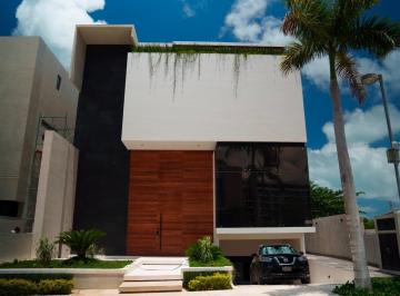 Casa · 1120m² · 3 Recámaras · 8 Estacionamientos · Casa en Venta en Puerto Cancun