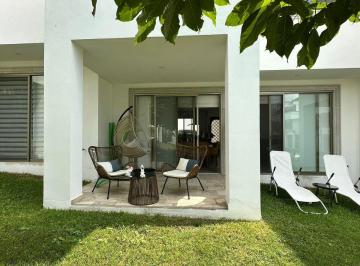Casa · 202m² · 3 Recámaras · 2 Estacionamientos · Casa en Venta en Fraccionamiento Burgos Bugambilias