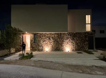 Casa · 193m² · 3 Estacionamientos · Casa en Venta