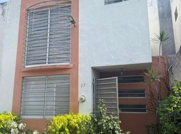 Casa de 3 habitaciones, Zapopan · Frente a Parque! con Excelente Ubicación, Lomas de San Gonzalo, Casa en Venta