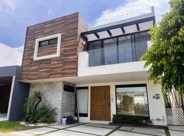 Casa de 4 habitaciones, San Andrés Cholula · Casa en Renta en Lomas de Ángelópolis con Recámara en Planta Baja