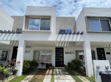 Casa · 156m² · 3 Recámaras · 2 Estacionamientos · Casa en Venta en Jardines del Sur 4 – 3 Recámaras, Alberca y Jacuzzi"