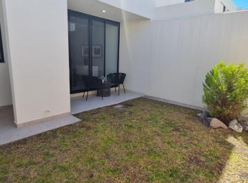 Casa · 156m² · 3 Recámaras · 2 Estacionamientos · Casa en Venta Zibata, Oficina, Bar, Estudio o Area de Tv.