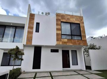 Casa · 182m² · 3 Recámaras · 2 Estacionamientos · Casa en Venta Zibata, Roof con Asador, Recibidor, 3 Recámaras