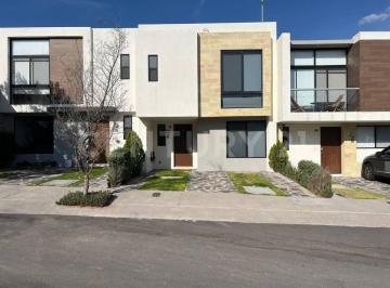 Casa en condominio · 138m² · 3 Recámaras · 2 Estacionamientos · Renta de Casa en Zakia Residencial